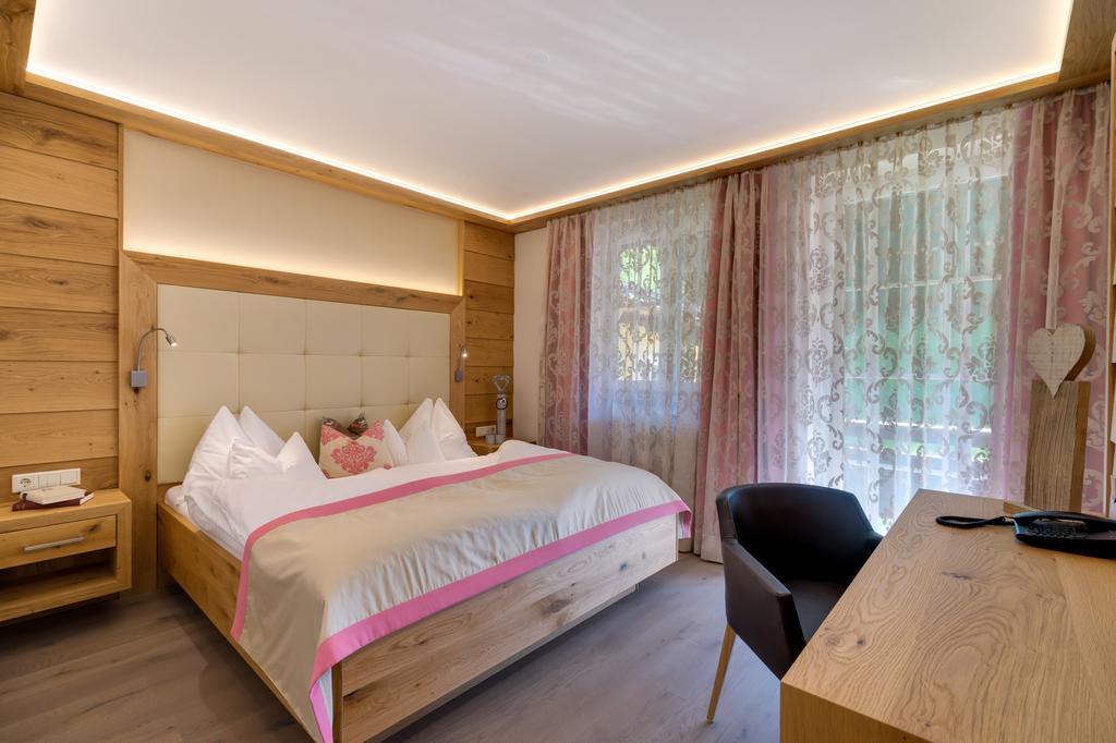 Hotel Fischerwirt Natur Waldspa Faistenau Room photo